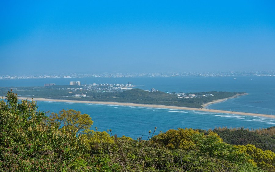 福岡の海と街並み